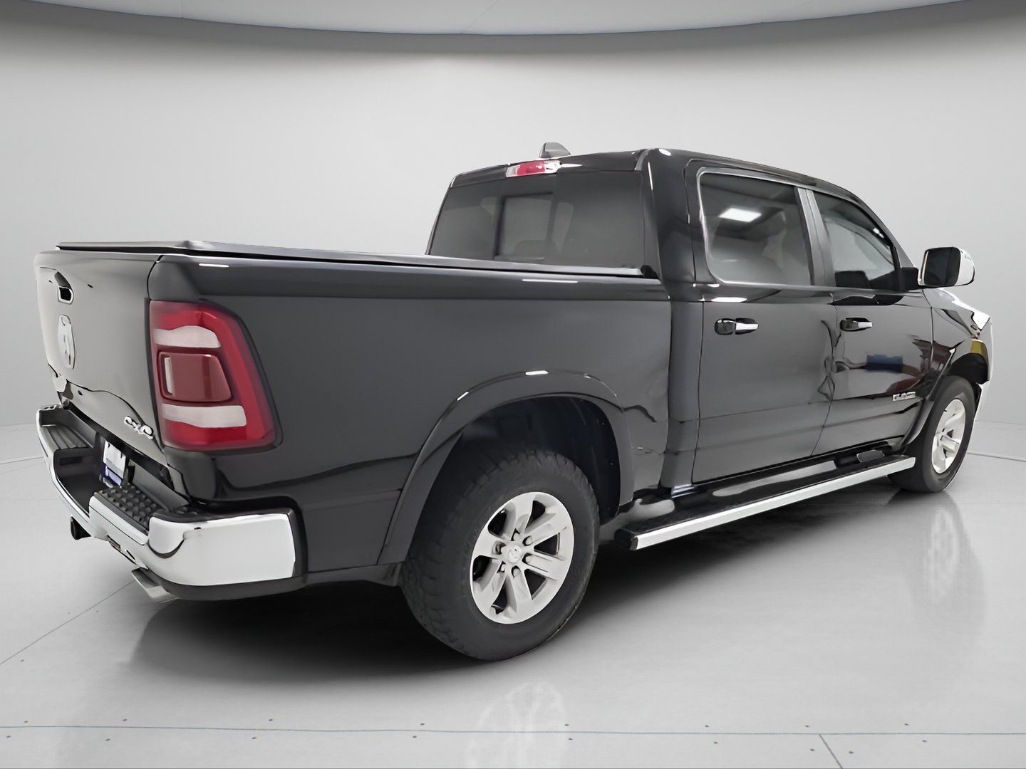 Used 2020 RAM 1500 Laramie AWD/4WD image 6