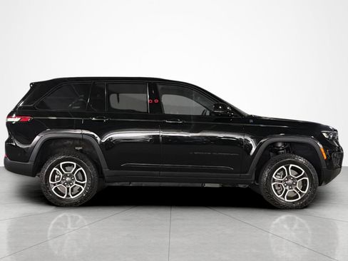 Used 2023 Jeep Grand Cherokee Trailhawk w/ Advanced Protech Group II AWD/4WD image 6