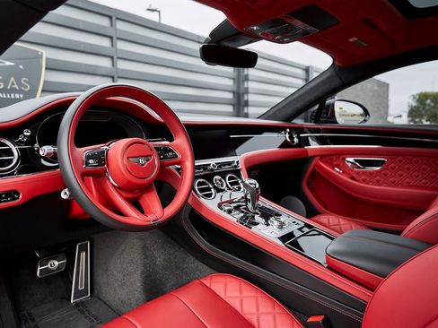 Used 2022 Bentley Continental GT image 2
