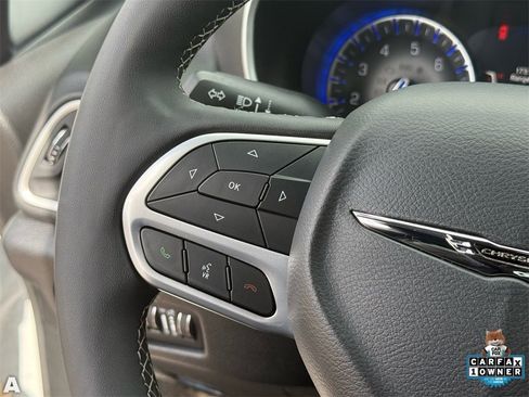 Certified 2025 Chrysler Pacifica Select image 16