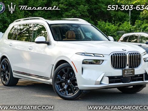 Used 2025 BMW X7 xDrive40i w/ Premium Package AWD/4WD image 1