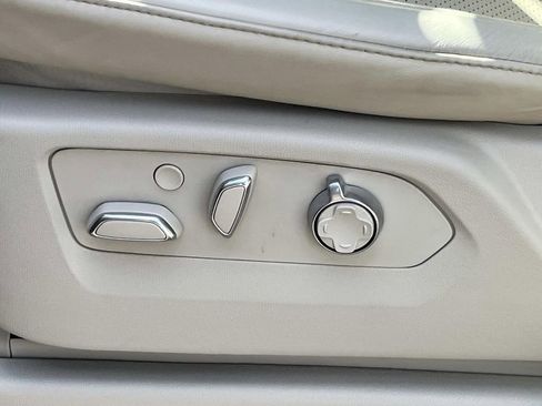 Used 2025 Cadillac Escalade Sport Platinum image 28