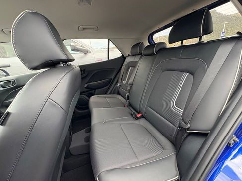 Used 2024 Hyundai Venue Limited FWD image 23