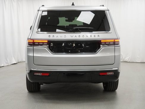 Certified 2024 Jeep Grand Wagoneer Series III w/ Rear Seat Video Group 1 image 12