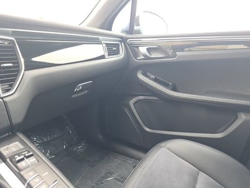 Used 2018 Porsche Macan AWD/4WD image 17