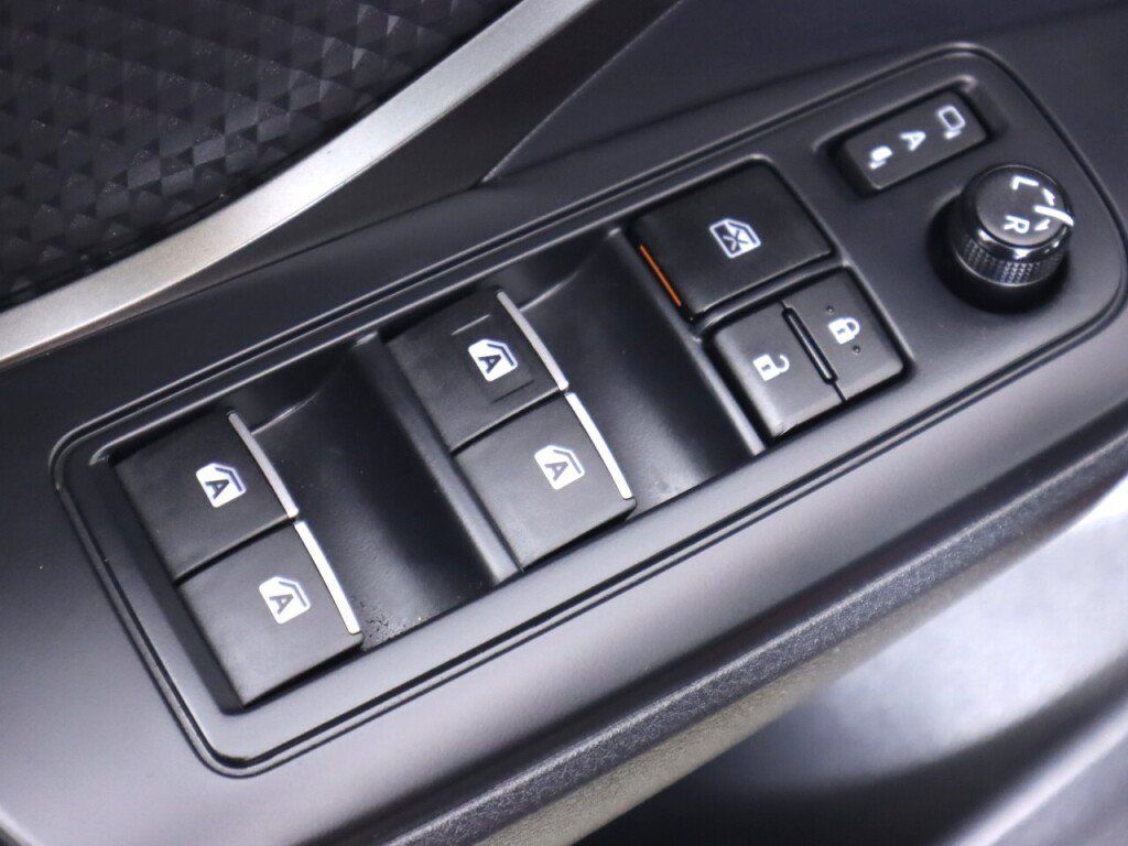 Used 2018 Toyota C-HR XLE FWD image 28