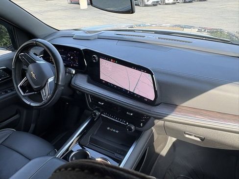 Certified 2025 Chevrolet Suburban Premier image 23