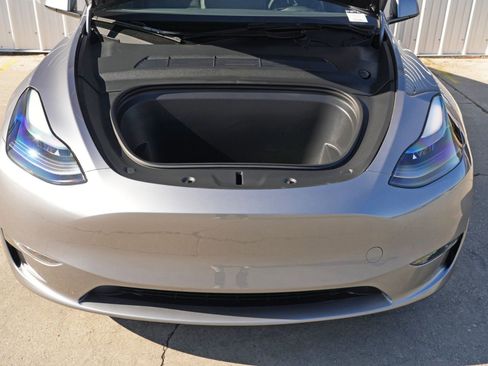 Used 2025 Tesla Model Y Long Range image 8