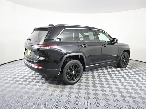 Used 2024 Jeep Grand Cherokee Limited image 6