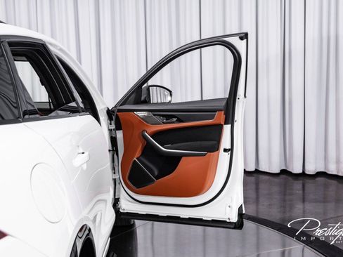 Used 2024 Jaguar F-PACE SVR image 39