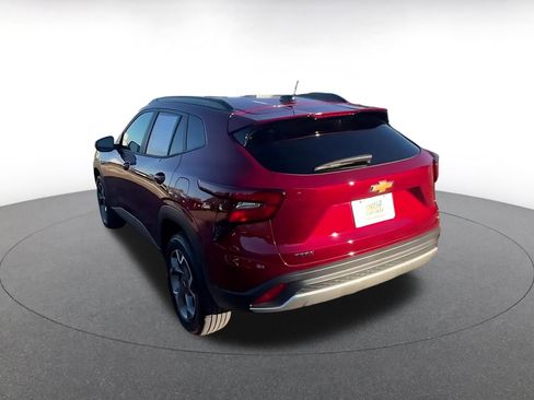 Used 2025 Chevrolet Trax LT w/ LT Convenience Package image 10