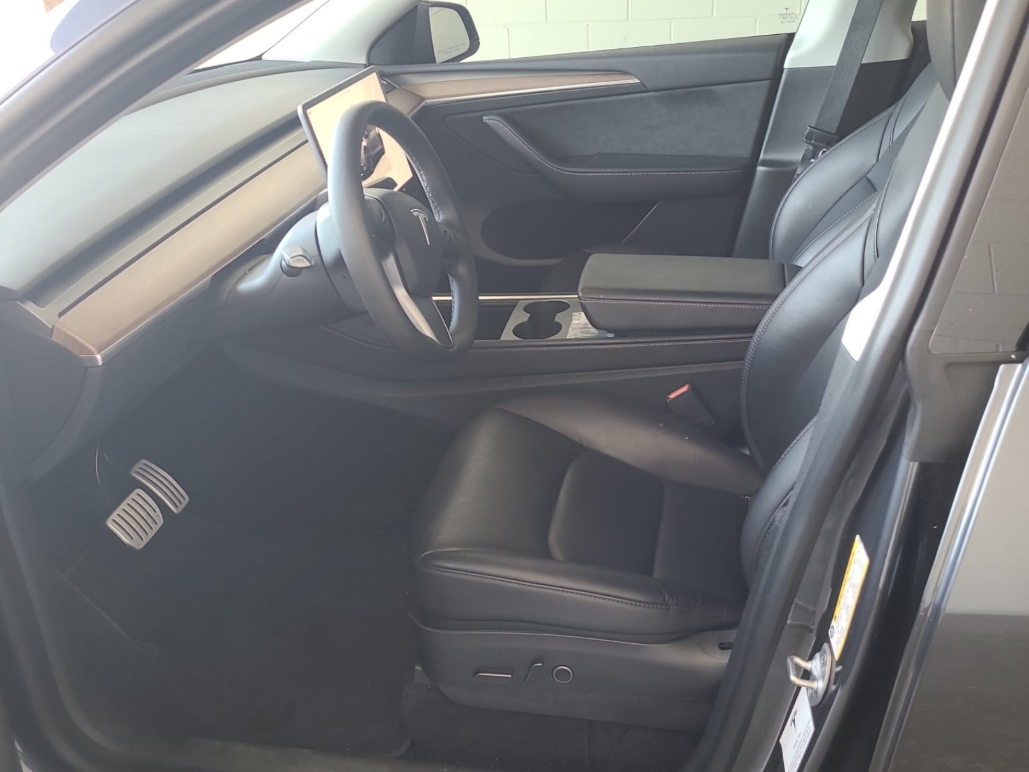 Used 2023 Tesla Model Y Performance AWD/4WD image 3