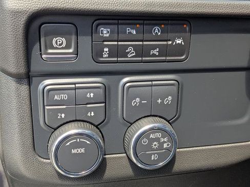 Used 2025 Chevrolet Tahoe Z71 AWD/4WD image 23