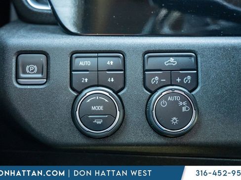 Used 2022 Chevrolet Silverado 1500 LT w/ Z71 Off-Road Package image 16