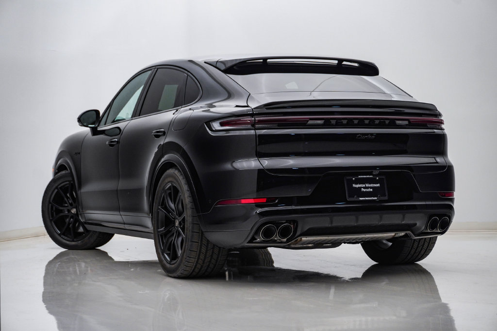 Certified 2025 Porsche Cayenne Turbo AWD/4WD image 3