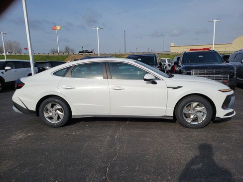 New 2026 Hyundai Sonata SE FWD image 3
