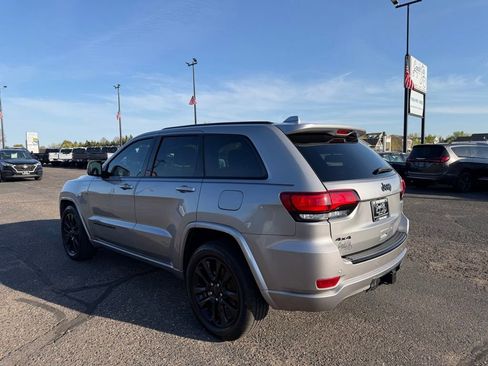 Used 2017 Jeep Grand Cherokee Altitude AWD/4WD image 7