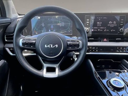 Used 2025 Kia Sportage LX FWD image 8