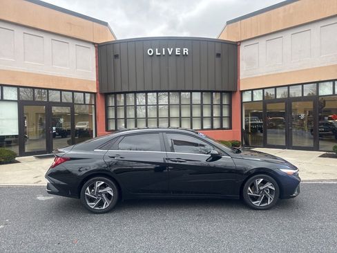 Used 2025 Hyundai Elantra SEL image 8