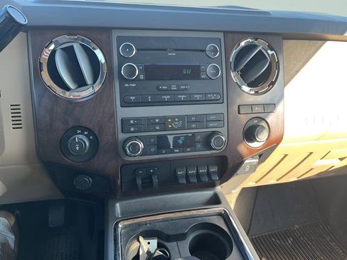 Used 2011 Ford F250 Lariat w/ Lariat Interior Pkg AWD/4WD image 10