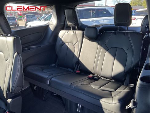 New 2026 Chrysler Pacifica Select FWD image 21