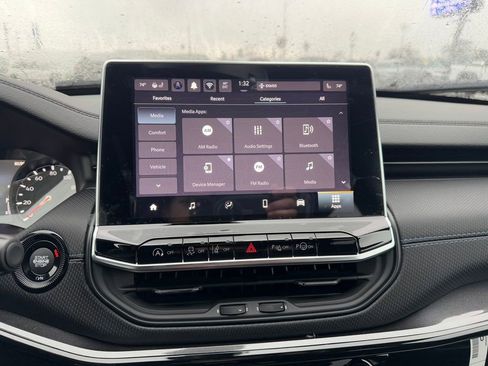 Used 2025 Jeep Compass Latitude w/ Convenience Group image 22