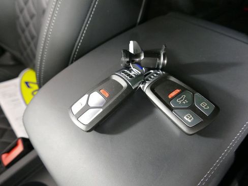 Used 2025 Audi SQ5 Premium Plus AWD/4WD image 30