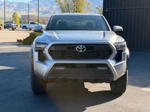 Used 2024 Toyota Tacoma TRD Off-Road image 2