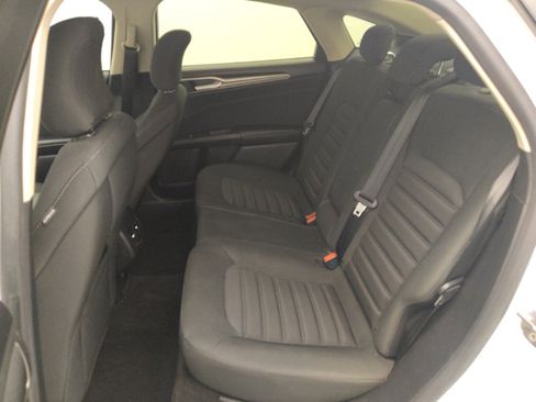 Used 2019 Ford Fusion SE FWD image 18