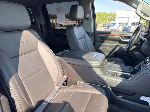 Used 2025 GMC Sierra 2500 Denali w/ Denali Reserve Package AWD/4WD image 4