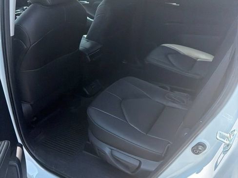 Used 2023 Toyota Highlander XLE FWD image 14