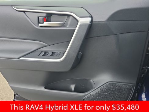 Used 2025 Toyota RAV4 XLE image 34