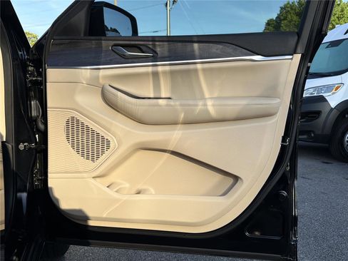 Used 2025 Jeep Grand Cherokee Limited RWD image 13