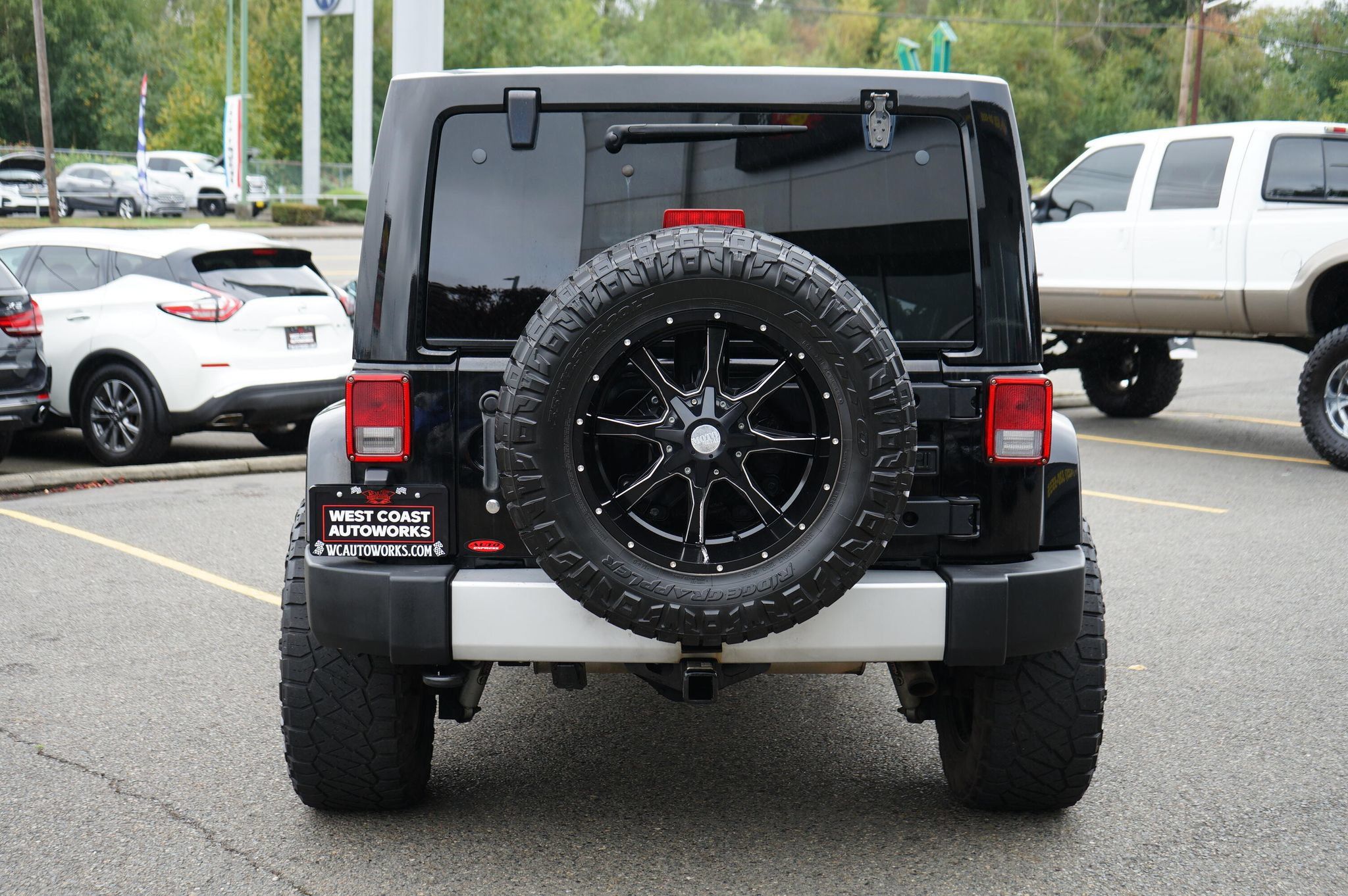 Used 2013 Jeep Wrangler Unlimited Sahara w/ Dual Top Group AWD/4WD image 4