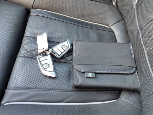 Used 2022 BMW 750i xDrive w/ Executive Package AWD/4WD image 23