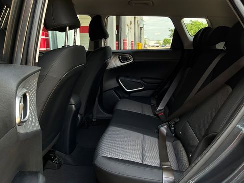 Used 2025 Kia Soul LX w/ LX Technology Package FWD image 11
