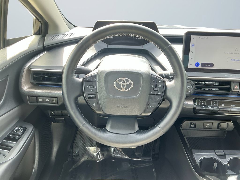 Used 2025 Toyota Prius XLE FWD image 13