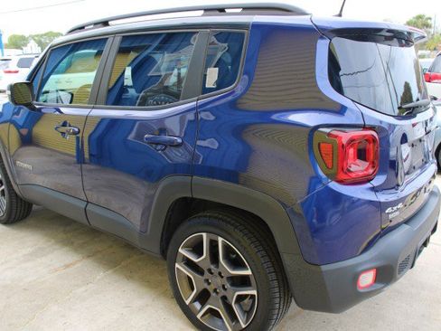 Used 2019 Jeep Renegade Limited w/ UConnect 8.4 Nav Group image 4