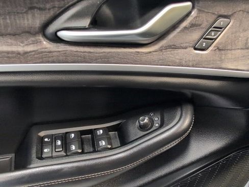 Used 2023 Jeep Grand Cherokee Limited w/ Luxury Tech Group II image 15