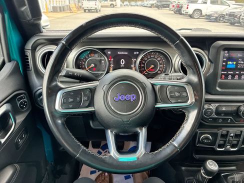 Used 2020 Jeep Wrangler Unlimited Sahara image 11