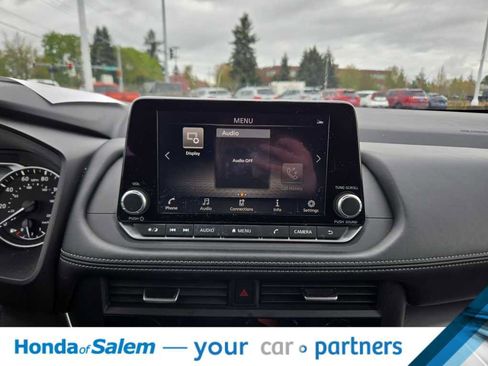 Used 2024 Nissan Rogue SV image 16