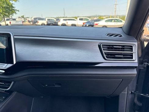 Used 2024 Volkswagen Atlas Cross Sport SE AWD/4WD image 15