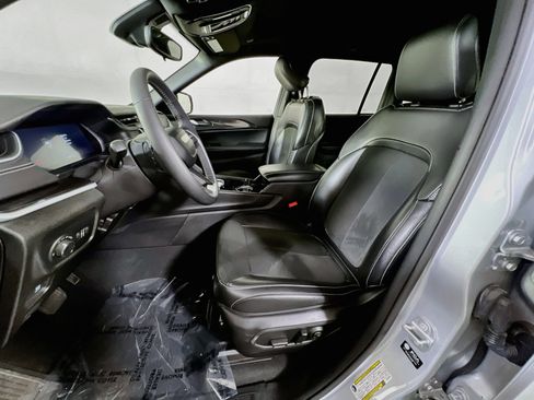 Used 2023 Jeep Grand Cherokee Altitude AWD/4WD image 20