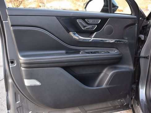 Used 2025 Lincoln Corsair Reserve image 9
