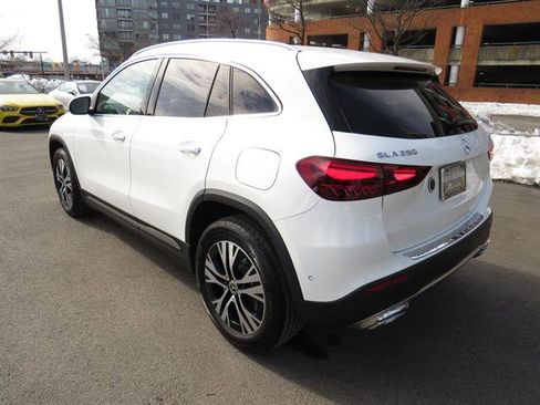 Used 2025 Mercedes-Benz GLA 250 4MATIC image 2