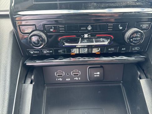 Used 2025 Jeep Grand Cherokee L Altitude AWD/4WD image 18