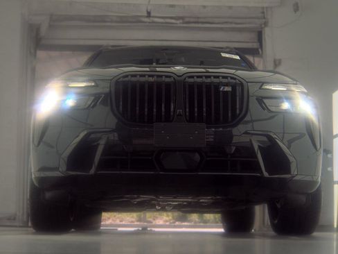 Used 2025 BMW X7 M60i AWD/4WD image 5