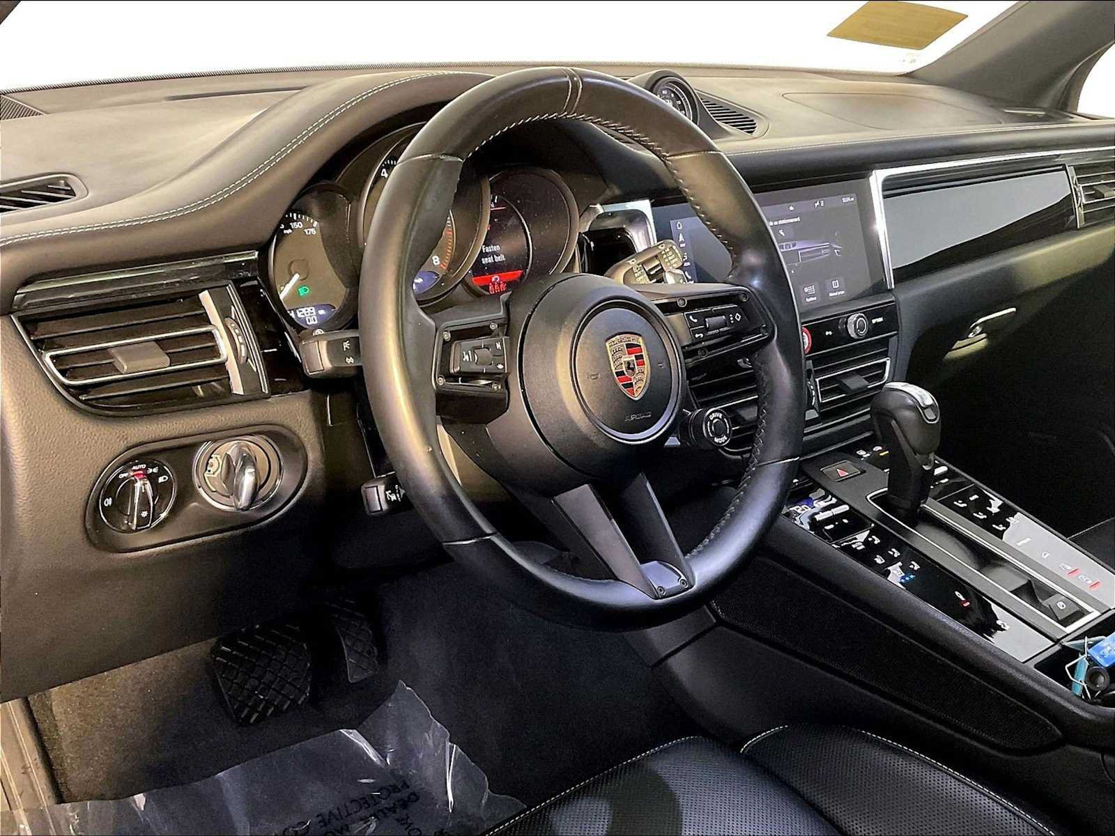 Certified 2025 Porsche Macan Turbo w/ Premium Package Plus AWD/4WD image 4
