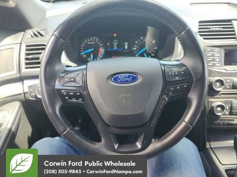 Used 2017 Ford Explorer XLT AWD/4WD image 25