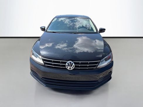 Used 2018 Volkswagen Jetta SE FWD image 2
